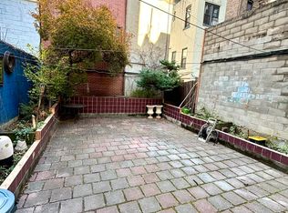 203 Henry St #1B, New York, NY 10002