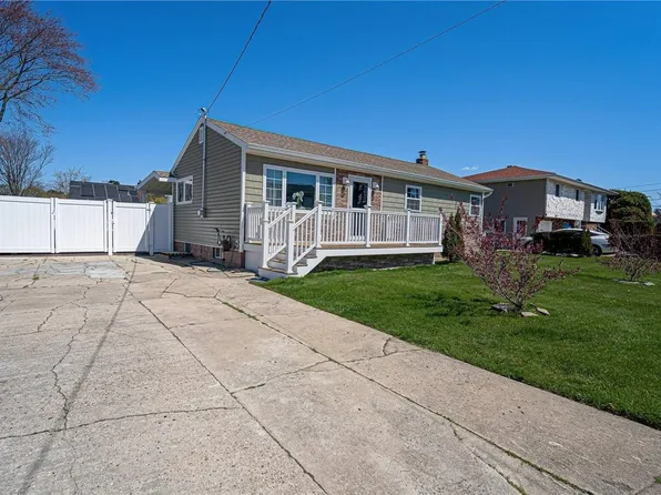 85 Bradley Street, Brentwood, NY 11717