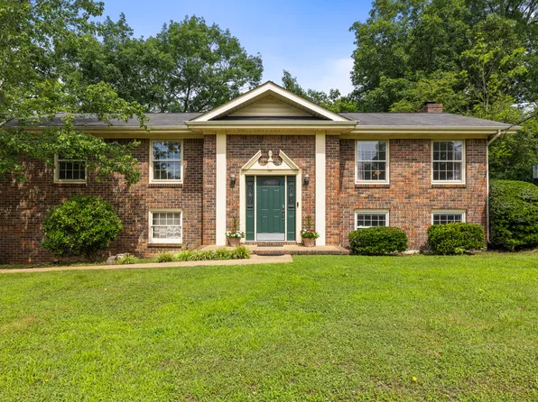 6719 Moss Lake Dr, Hixson, TN 37343