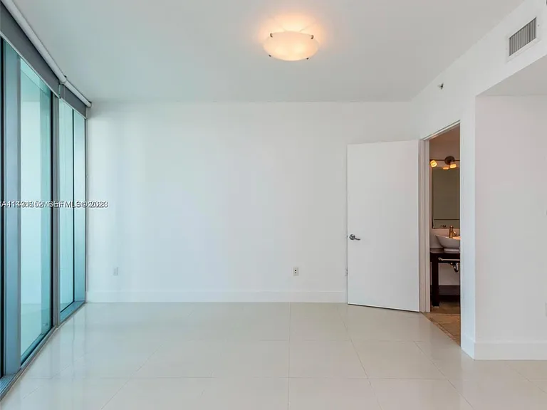 350 S Miami Ave #1300 — Photo 8
