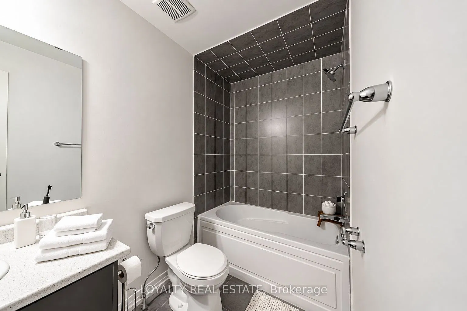 4 bed, $2,900 — Photo 4