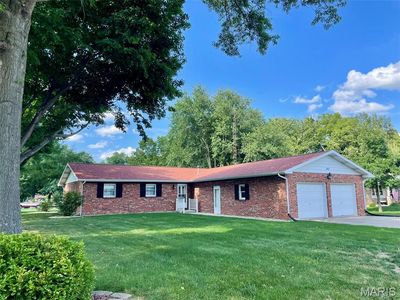 102 W Shore Ter, Hillsboro, IL, 62049