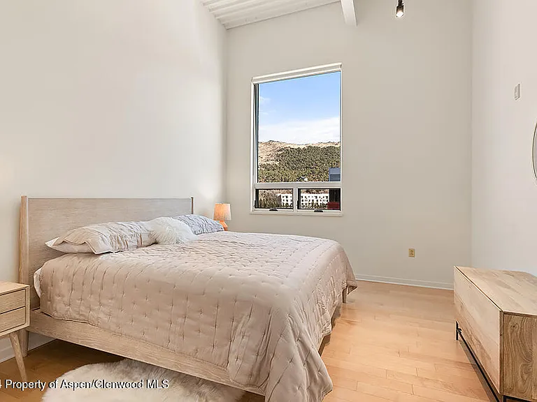 361 Robinson St #326 — Photo 13