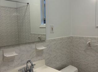 3033 33rd St, Astoria, NY 11102