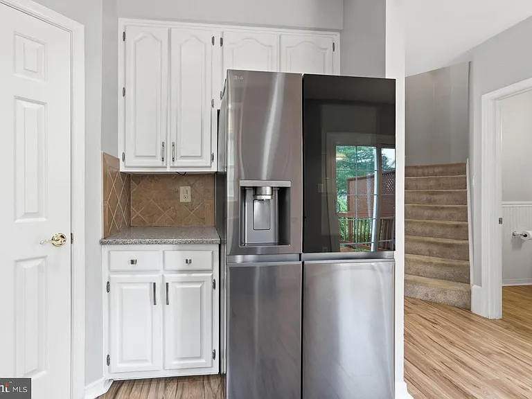 7035 Kings Manor Dr — Photo 18