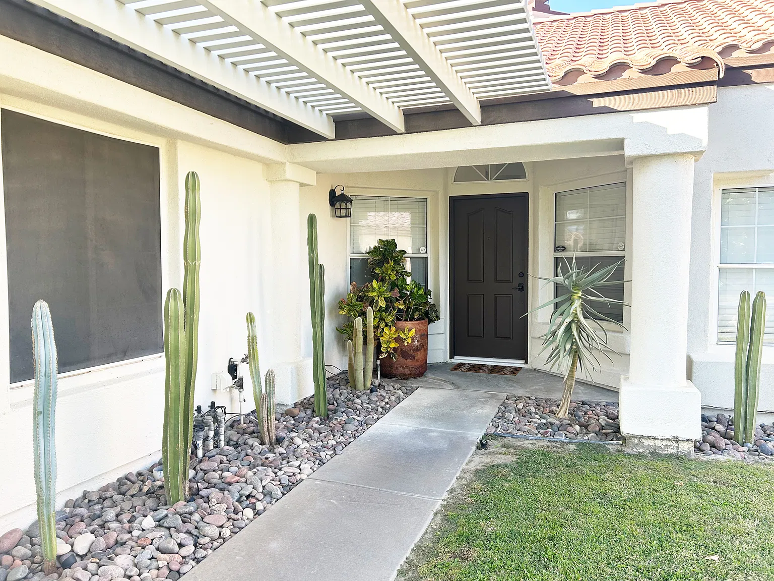 4 bed, 2046 sqft, $2,995 — Photo 3