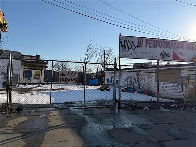 128 Kings Hwy — Photo 5
