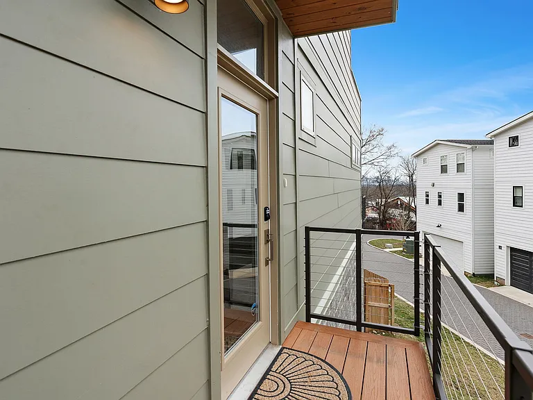 3079 Edwin Cir — Photo 4