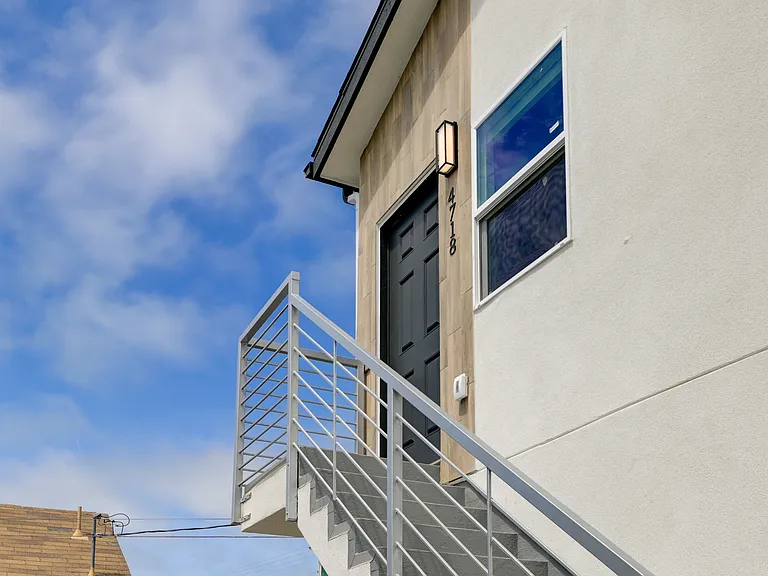 4718 Muir Ave — Photo 3