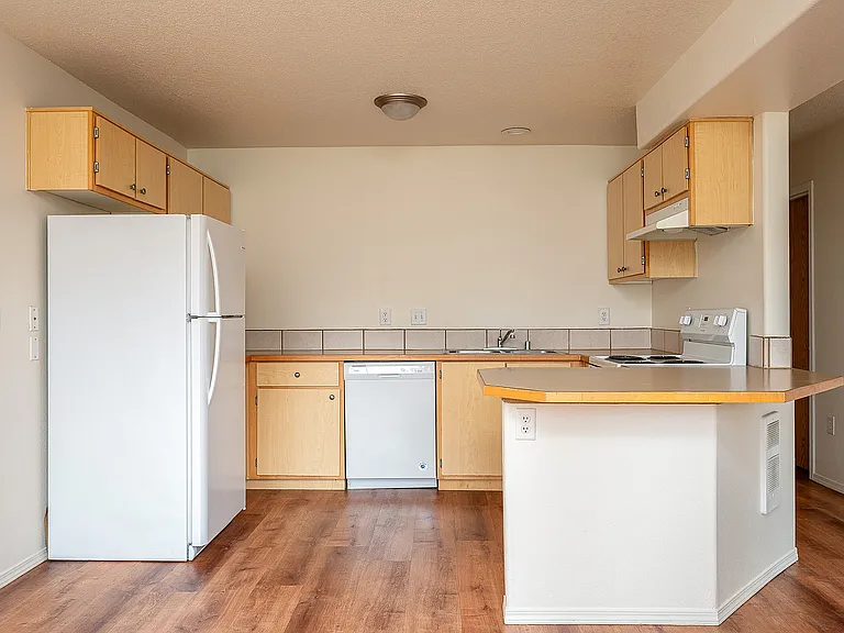 Corporate Woods Apartments — Photo 13