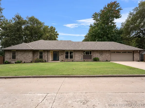 1020 N Sycamore Dr, Grove, OK 74344