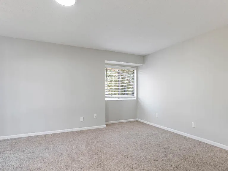 The Onyx Hoover Apartments — Photo 67