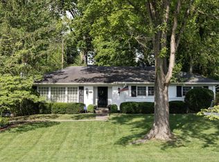 211 Choctaw Rd, Indian Hills, KY 40207