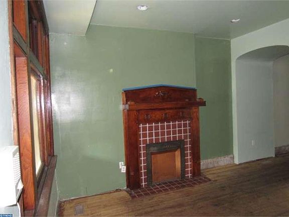 5th image of 2241 W Somerset St