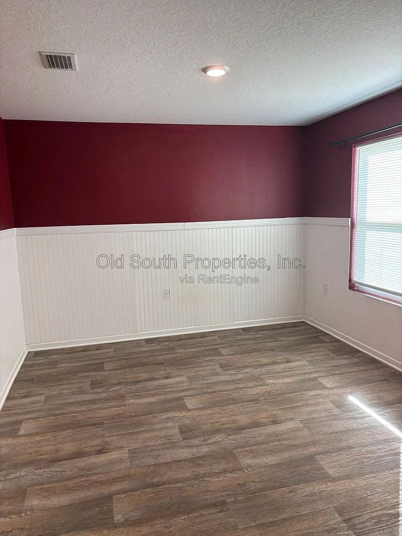 5 bed, 3.0 bath, 2556 sqft, $2,225 — Photo 4
