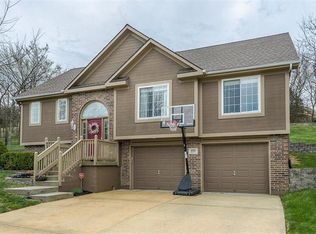 1001 SW Ambush Ct, Grain Valley, MO 64029