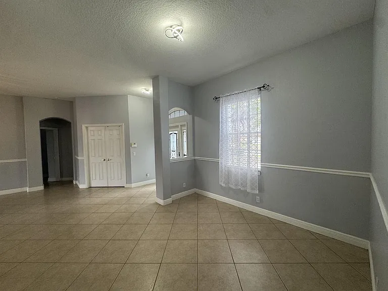997 SW Hamberland Ave — Photo 4