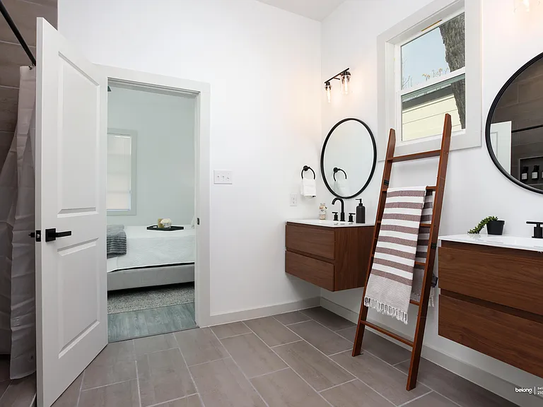 1727 E Crockett St — Photo 25
