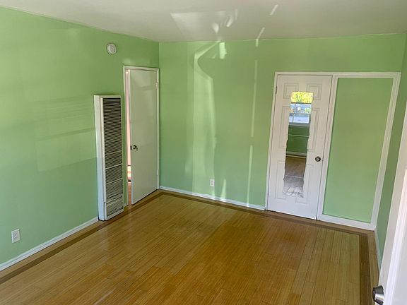 2nd image of 611 N Alexandria Ave