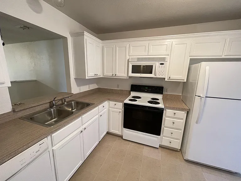 111 1st St #1 — Photo 3
