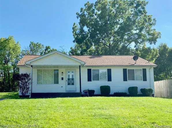 38 Adams St, Pontiac, MI 48342