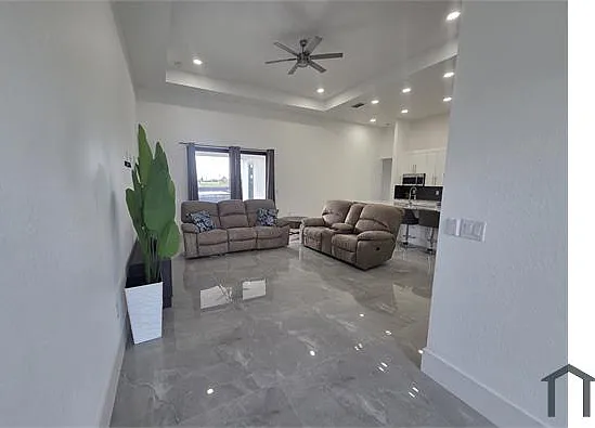 1120 NW 31st Pl — Photo 4
