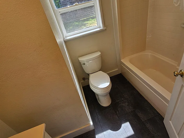903 Locust St #A — Photo 12