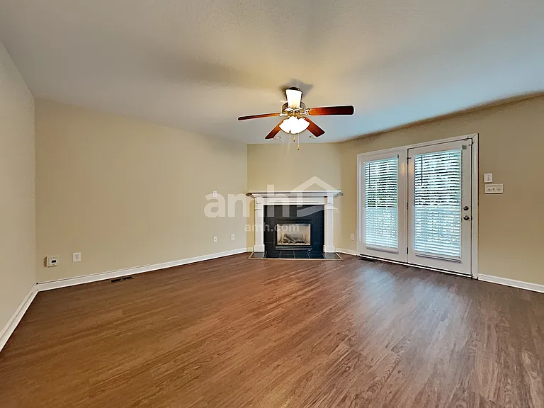3201 Gaslight Ln — Photo 6
