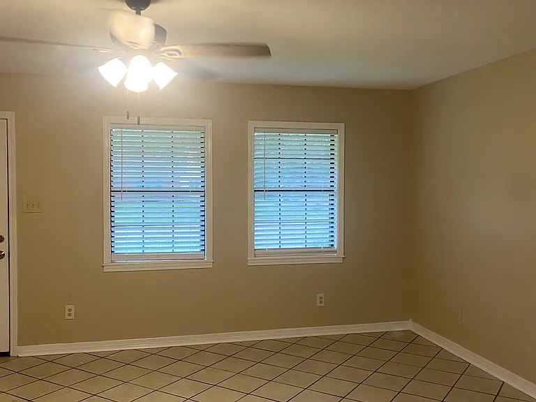 2395 Napoleon Ave — Photo 10
