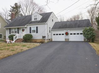 42 James St, Shrewsbury, NJ 07702