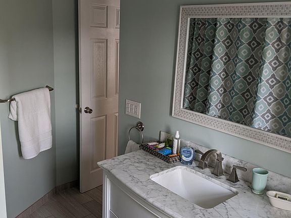 5th image of 122 Oakwood Ave APT 3