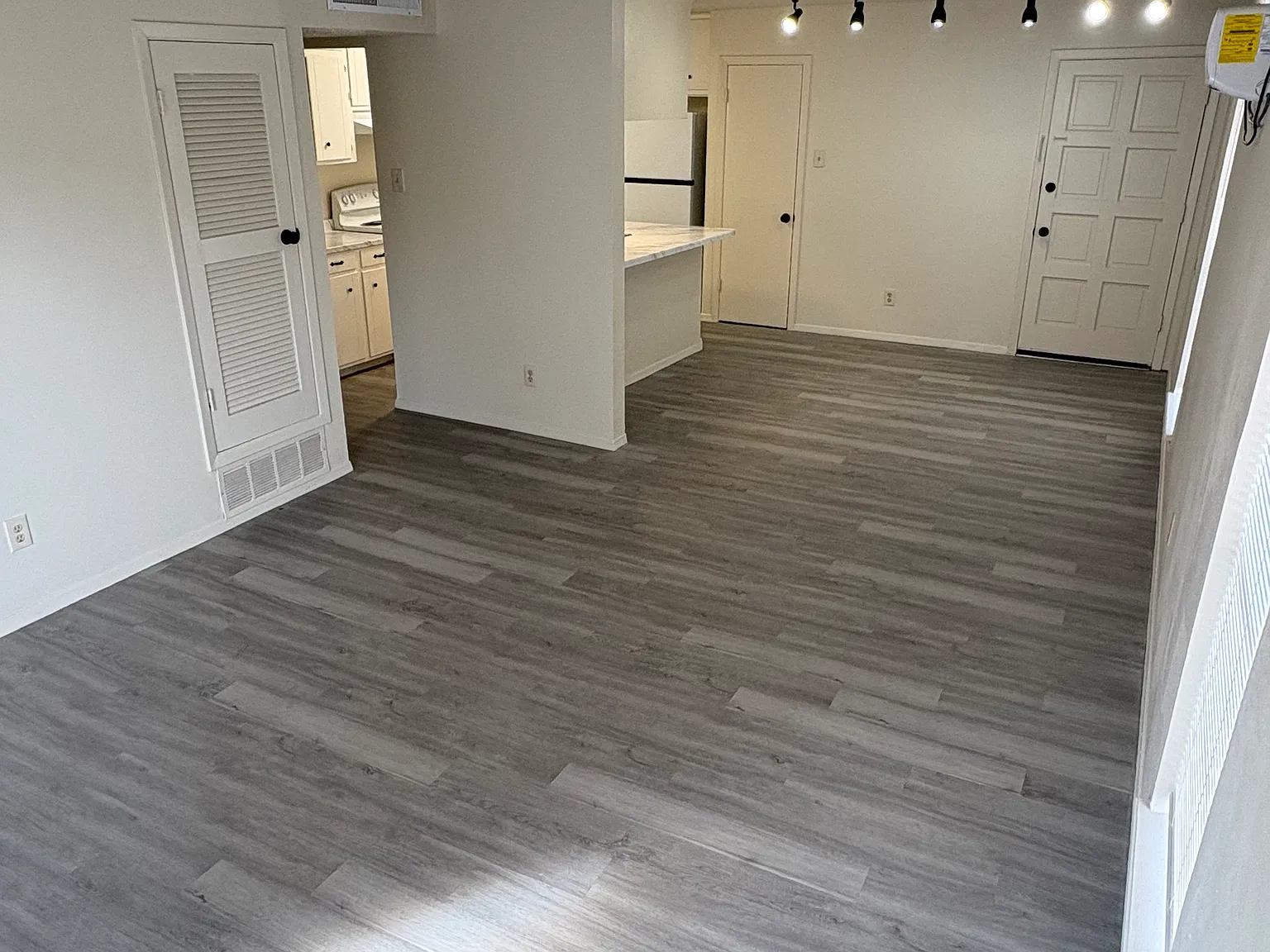 2 bed, 1100 sqft, $1,650 — Photo 4
