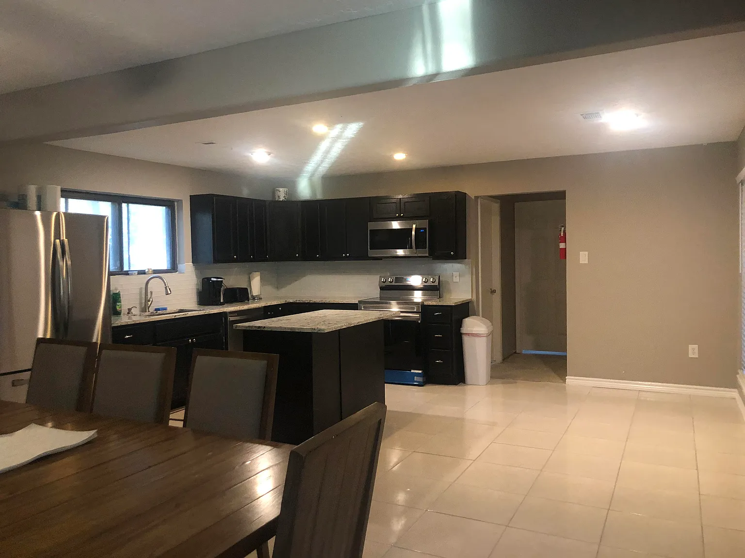 3 bed, 2335 sqft, $4,900 — Photo 2