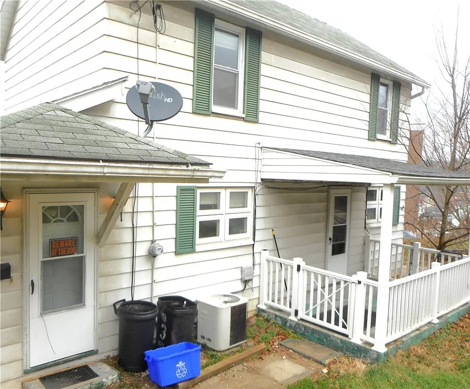 635 Wood St photo 1