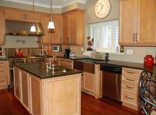 26 Overlook Dr, Dover, NH 03820