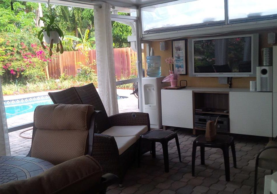 Screen patio