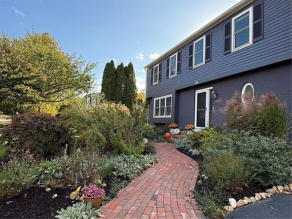 3rd image of 28 N Pasture Ln