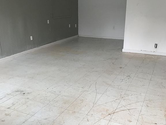 416 sq ft office with bathroom