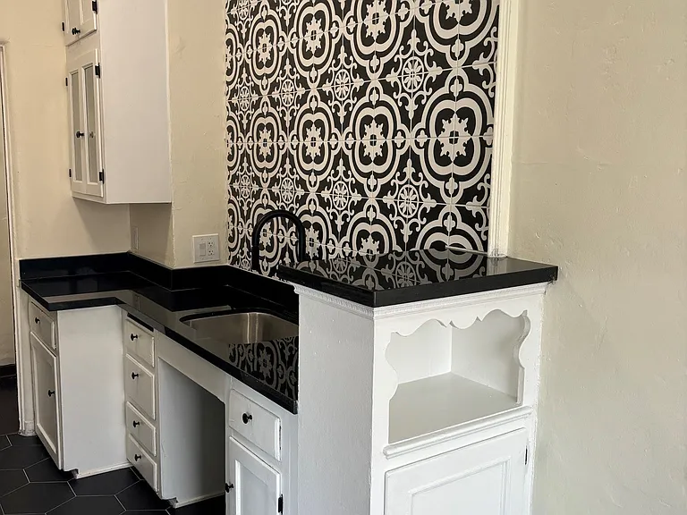 Chateau Alto Nido Apartments — Photo 20