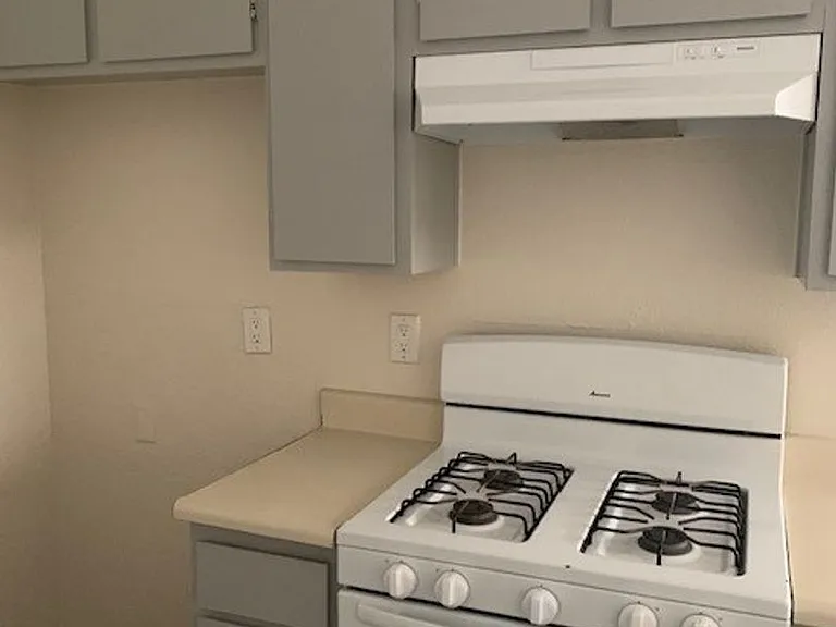 Laurel Canyon Apartments — Photo 39