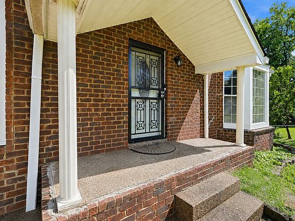 3rd image of 4824 Blue Springs Dr