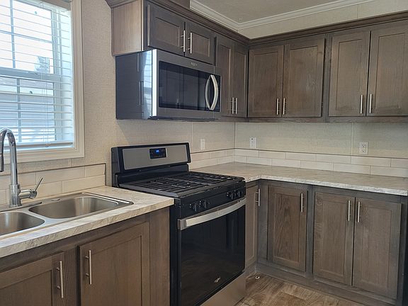 3rd image of 15983 Villaire Ave