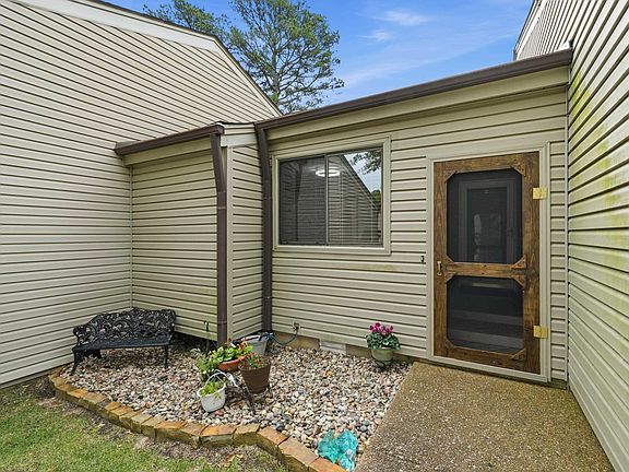 4th image of 601 Woodlawn Dr APT 30