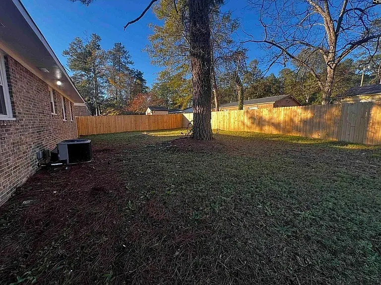 832 Newman St — Photo 31