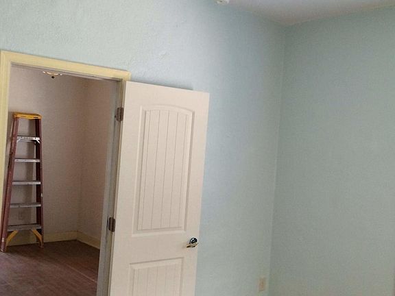 3rd image of 1023 S Meyer Ave