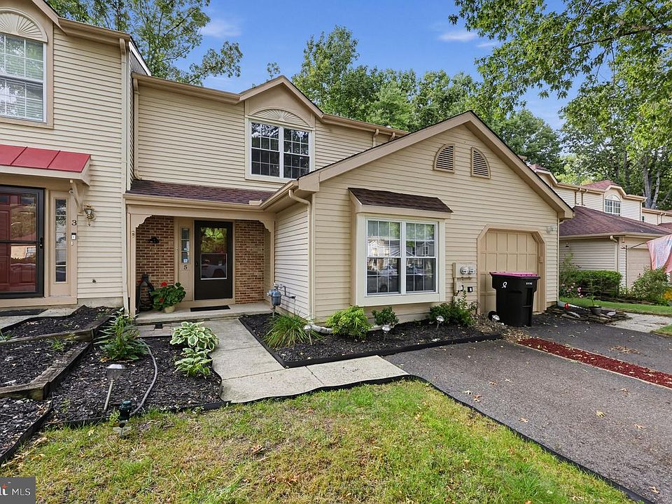 1st image of 5 Thornhill Ct