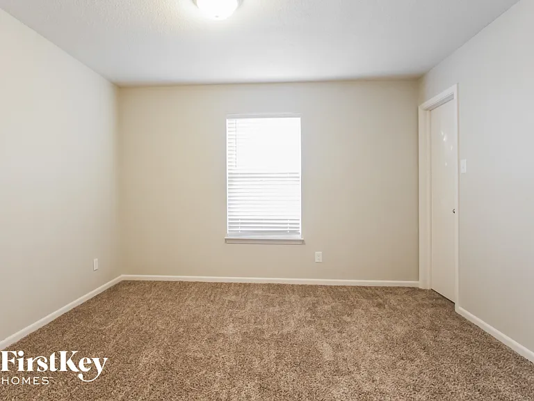 2310 Amberleigh Dr — Photo 13