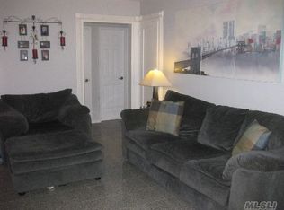 6919 215th St, Oakland Gardens, NY 11364