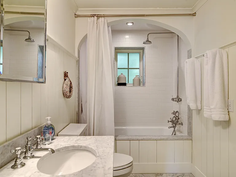 31 Meetinghouse Ln — Photo 14