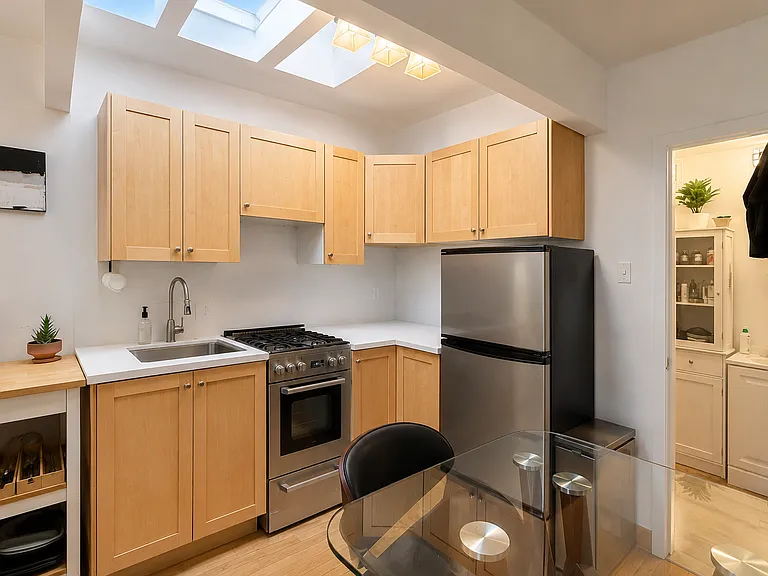 517 E 5th St #500 — Photo 1